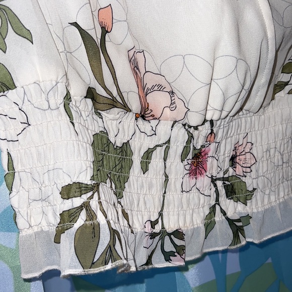 Guess Long Sleeve Blouse Women’s Size Small V Neck Ruched Crop Shirt - Picture 5 of 15